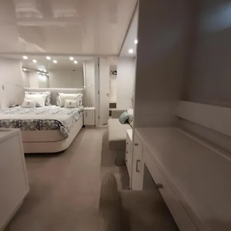 Luxury Yacht Portosole * Санремо