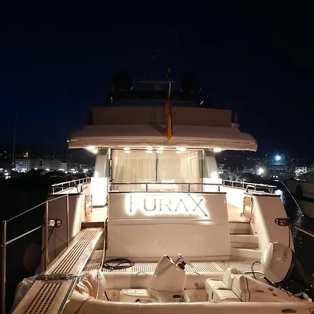 Ботель Luxury Yacht Portosole *