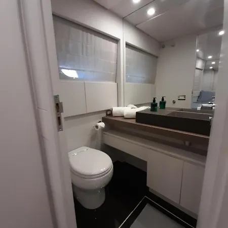 Luxury Yacht Portosole Ботель *