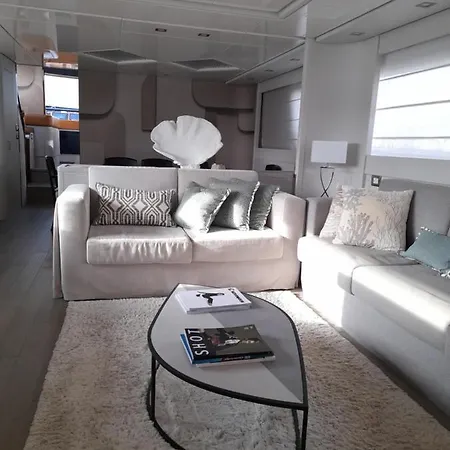 Ботель Luxury Yacht Portosole