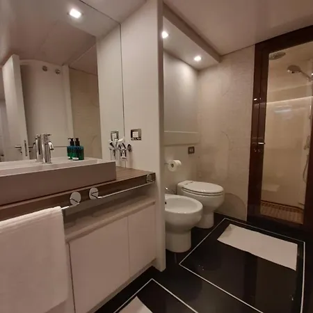 Luxury Yacht Portosole Санремо
