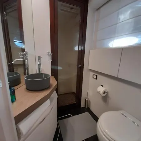 Luxury Yacht Portosole Ботель *