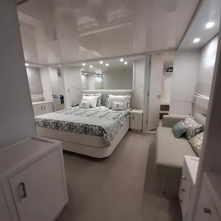 Bådhotel Luxury Yacht Portosole Sanremo