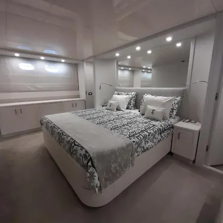 Botel Luxury Yacht Portosole *