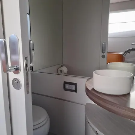 Luxury Yacht Portosole Botel